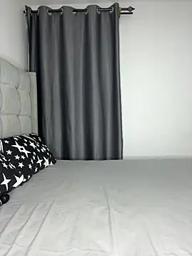 Snapshot of prettiepearl chatting on November 15, 2025, 11:21 pm prettiepearl online show from November 15, 2025, 11:21 pm