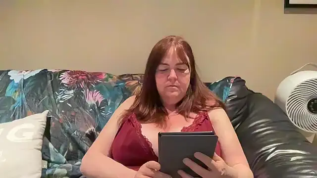 Snapshot of curvy-milf-abbie chatting on April 28, 2026, 8:14 pm curvy-milf-abbie online show from April 28, 2026, 8:14 pm