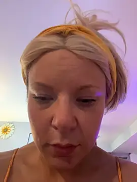 EllaSnow online show from April 7, 2026, 6:41 pm