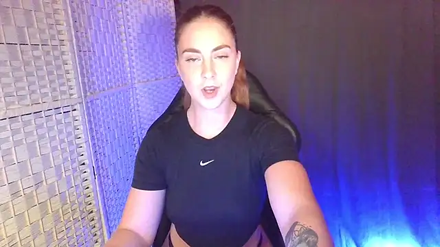 KayleyxEmily online show from November 3, 2025, 9:05 pm