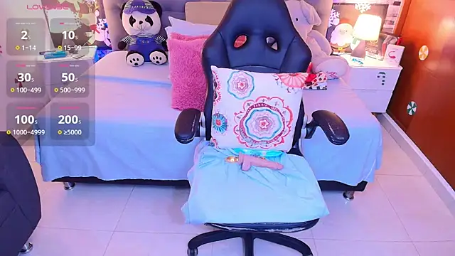 italy   boobs online show from December 18, 2025, 12:00 pm