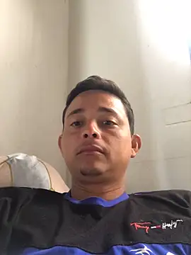 isacalejandroo online show from January 21, 2025, 4:27 pm