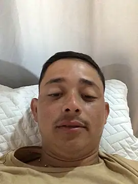 isacalejandroo online show from February 15, 2025, 4:34 pm