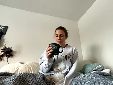 Snapshot of MissSwitch chatting on December 4, 2024, 1:42 pm MissSwitch online show from December 4, 2024, 1:42 pm