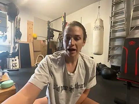 Snapshot of MissSwitch chatting on December 6, 2024, 7:23 pm MissSwitch online show from December 6, 2024, 7:23 pm