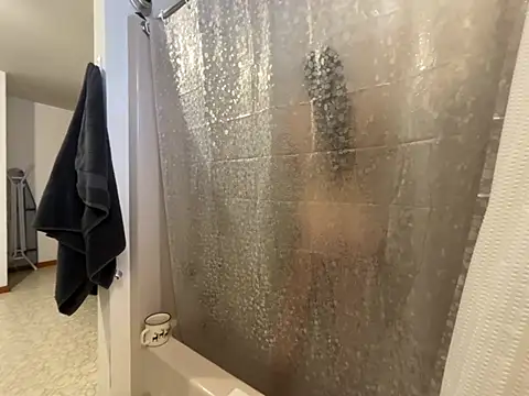 Snapshot of MissSwitch chatting on December 20, 2024, 1:22 pm MissSwitch online show from December 20, 2024, 1:22 pm