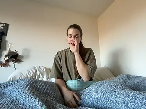 Snapshot of MissSwitch chatting on December 31, 2024, 2:03 pm MissSwitch online show from December 31, 2024, 2:03 pm