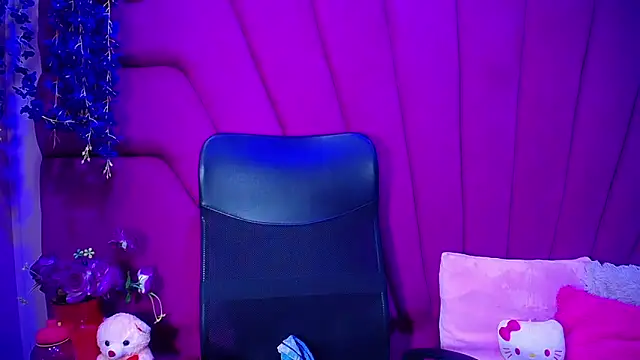 nathalia pink online show from February 18, 2026, 3:02 am