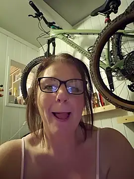 420Curvybabe online show from December 31, 2024, 12:00 am