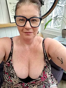 420Curvybabe online show from October 17, 2025, 12:08 pm