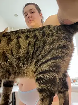 SuzieMurray online show from April 15, 2026, 9:16 am