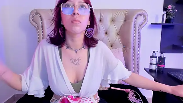 AlexaFoxy18 online show from January 18, 2025, 5:20 am