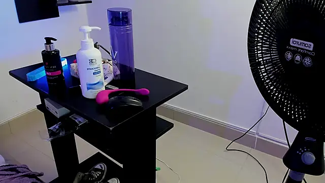 AlexaFoxy18 online show from February 7, 2025, 7:18 am