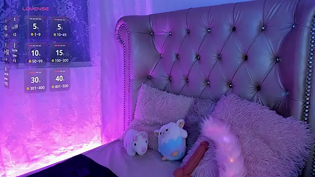 AlexaFoxy18 online show from March 12, 2025, 4:51 am