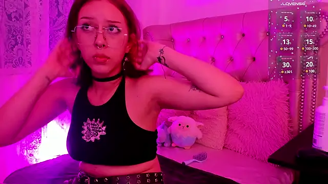 AlexaFoxy18 online show from March 18, 2025, 5:09 am