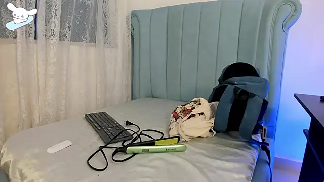 AlexaFoxy18 online show from November 6, 2025, 7:42 am