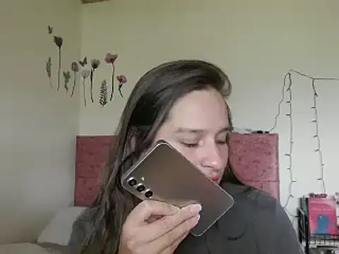 Snapshot of Serenity chatting on December 21, 2024, 4:25 pm Serenity online show from December 21, 2024, 4:25 pm