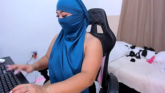 Snapshot of Kendra_Kait chatting on March 8, 2025, 12:11 am Kendra Kait online show from March 8, 2025, 12:11 am