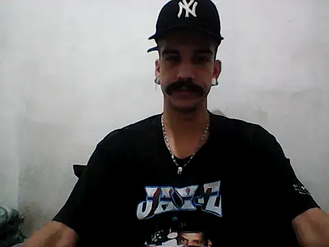 gatobranco001 online show from June 11, 2026, 8:07 pm