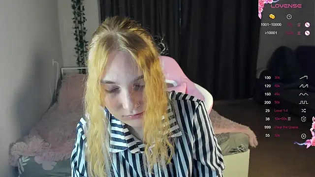 ReddHotPipper online show from December 13, 2024, 1:15 am