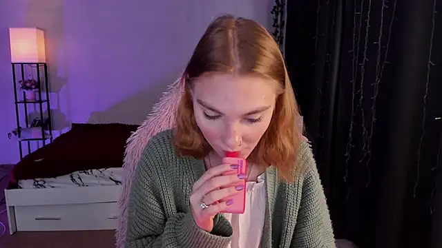 ReddHotPipper online show from October 22, 2025, 3:29 am