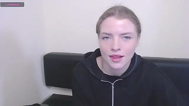 Snapshot of MissOliviaa_ chatting on December 9, 2024, 11:36 am MissOliviaa online show from December 9, 2024, 11:36 am