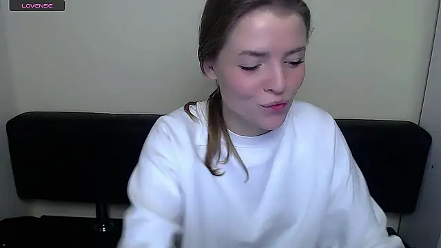 Snapshot of MissOliviaa_ chatting on December 18, 2024, 8:20 am MissOliviaa online show from December 18, 2024, 8:20 am