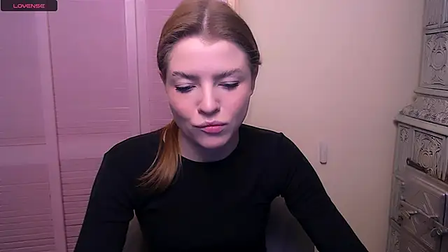 Snapshot of MissOliviaa_ chatting on December 22, 2024, 7:33 am MissOliviaa online show from December 22, 2024, 7:33 am