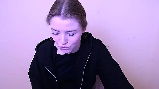 Snapshot of MissOliviaa_ chatting on January 16, 2025, 8:22 am MissOliviaa online show from January 16, 2025, 8:22 am