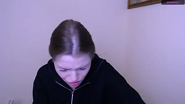 Snapshot of MissOliviaa_ chatting on January 18, 2025, 7:28 am MissOliviaa online show from January 18, 2025, 7:28 am