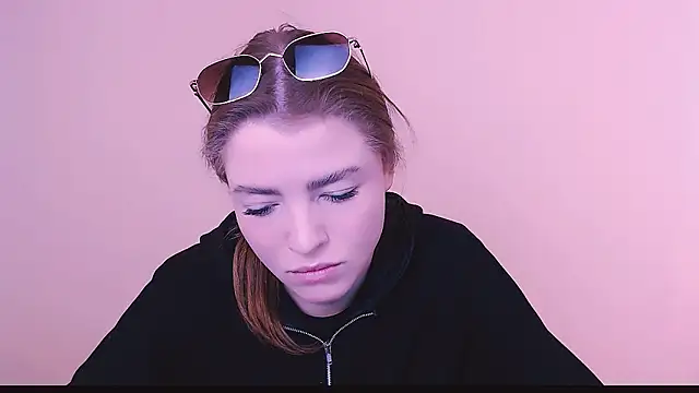 Snapshot of MissOliviaa_ chatting on February 10, 2025, 8:20 am MissOliviaa online show from February 10, 2025, 8:20 am