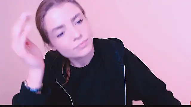 Snapshot of MissOliviaa_ chatting on February 10, 2025, 11:25 am MissOliviaa online show from February 10, 2025, 11:25 am