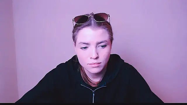 Snapshot of MissOliviaa_ chatting on February 10, 2025, 2:26 pm MissOliviaa online show from February 10, 2025, 2:26 pm