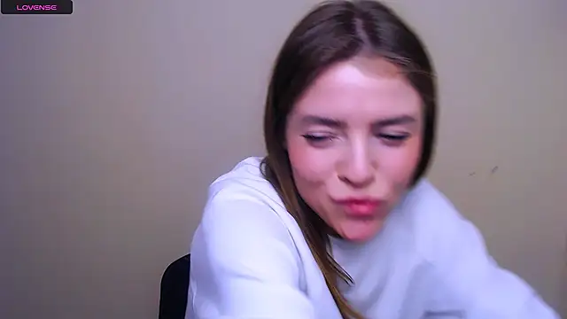 Snapshot of MissOliviaa_ chatting on February 26, 2025, 10:47 am MissOliviaa online show from February 26, 2025, 10:47 am