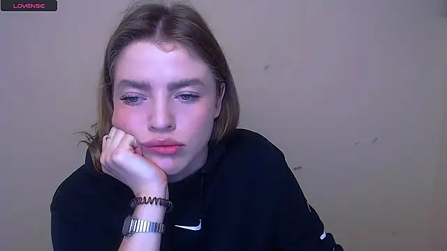 Snapshot of MissOliviaa_ chatting on February 27, 2025, 8:28 am MissOliviaa online show from February 27, 2025, 8:28 am