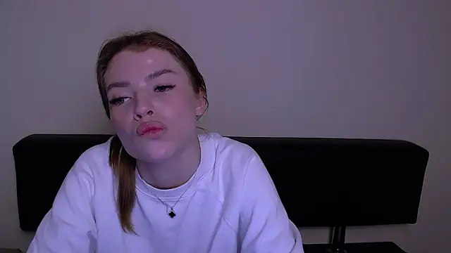 Snapshot of MissOliviaa_ chatting on March 5, 2025, 12:44 pm MissOliviaa online show from March 5, 2025, 12:44 pm