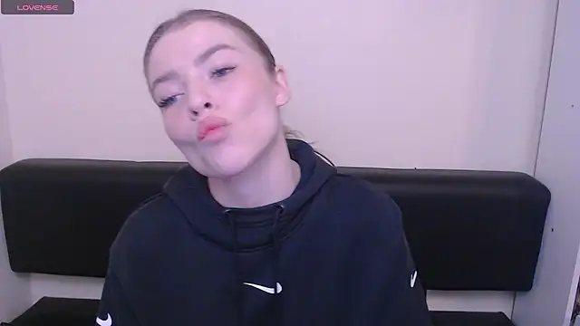 Snapshot of MissOliviaa_ chatting on March 7, 2025, 1:40 pm MissOliviaa online show from March 7, 2025, 1:40 pm