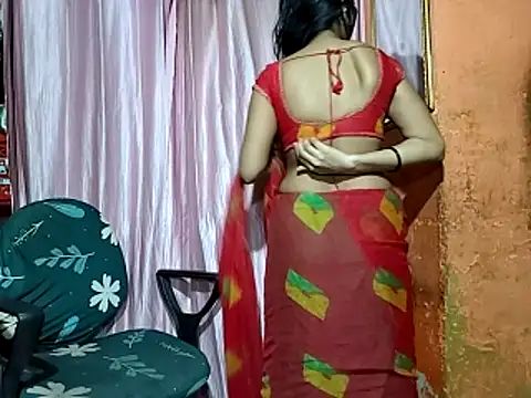 poojaxxx65 online show from November 23, 2025, 11:04 pm