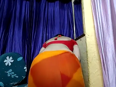 poojaxxx65 online show from June 3, 2026, 9:53 pm