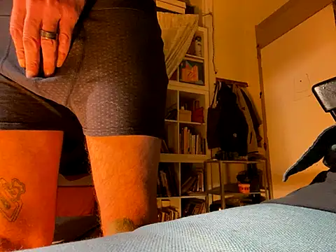 otikatseikaip3r online show from October 12, 2025, 2:32 am