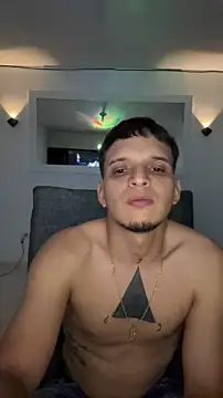 ArturoDelgado1 online show from April 15, 2026, 1:23 am