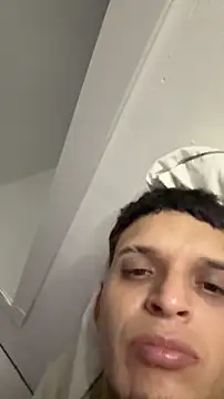 ArturoDelgado1 online show from April 24, 2026, 11:40 pm