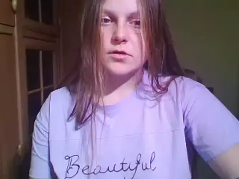 Evasapples online show from February 9, 2025, 8:45 pm