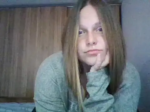 Evasapples online show from March 7, 2025, 8:55 pm