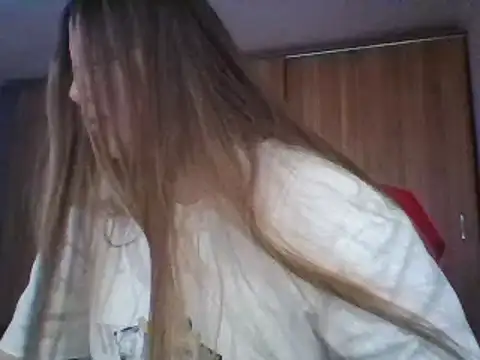 Evasapples online show from March 20, 2025, 6:42 pm