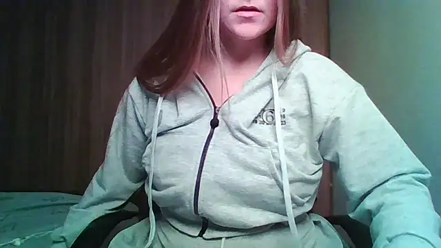 Evasapples online show from November 15, 2025, 2:46 pm