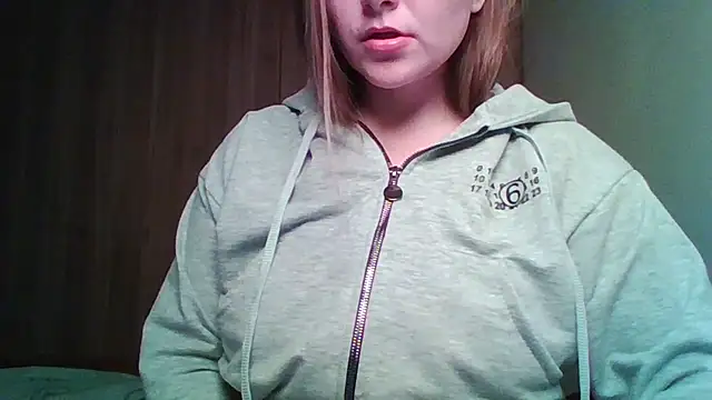 Evasapples online show from May 17, 2026, 7:43 pm