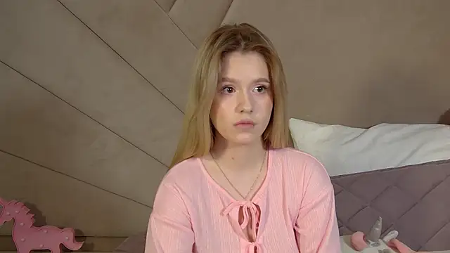 MilanaBalmain online show from March 25, 2026, 4:35 pm