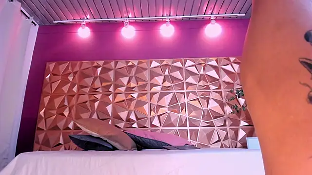 keendaall online show from December 27, 2024, 10:59 pm