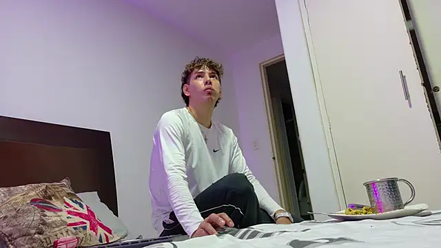zackmontieel online show from June 4, 2026, 2:28 am